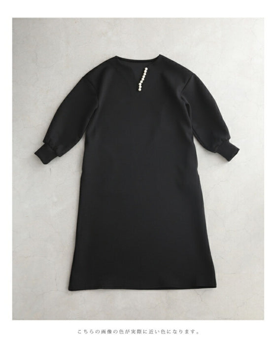 艶めくパールが流れるロングワンピース