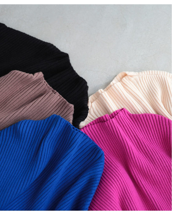 長袖ポワンとオフネックのニットトップス