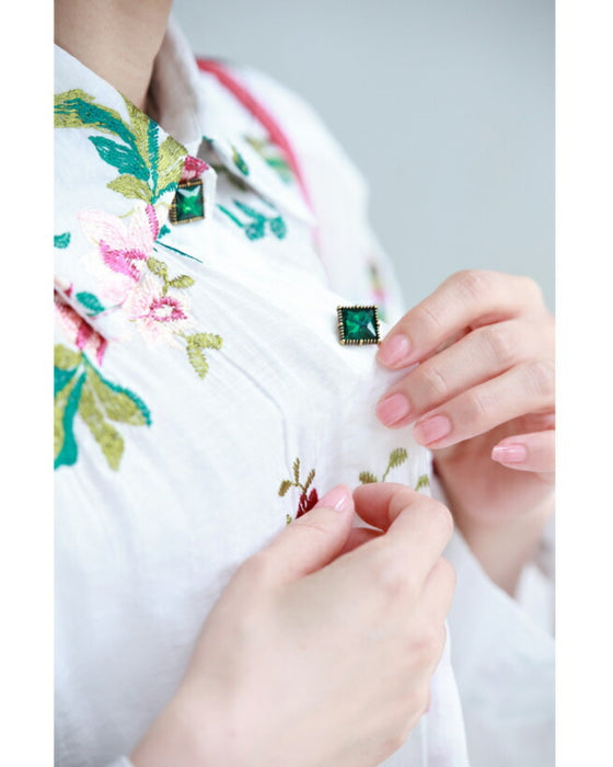 アンティーク風ビジューボタンの花刺繍シャツトップス