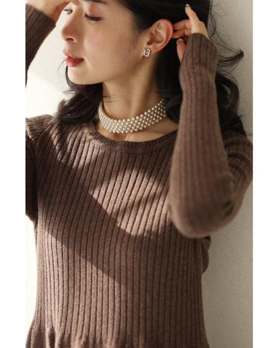 首元にリュクスな艶めき。幅広パールチョーカー