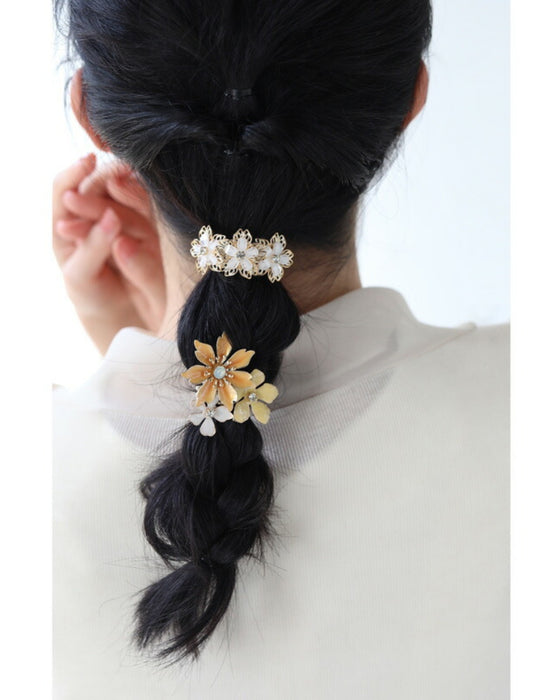 いつものスタイルに咲かせる花と蝶々のヘアアクセサリー
