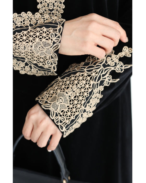 アンティークレースの艶ベロア調ミディアムワンピース