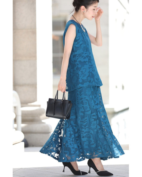 アラベスク模様浮き立つマーメイドラインスカート