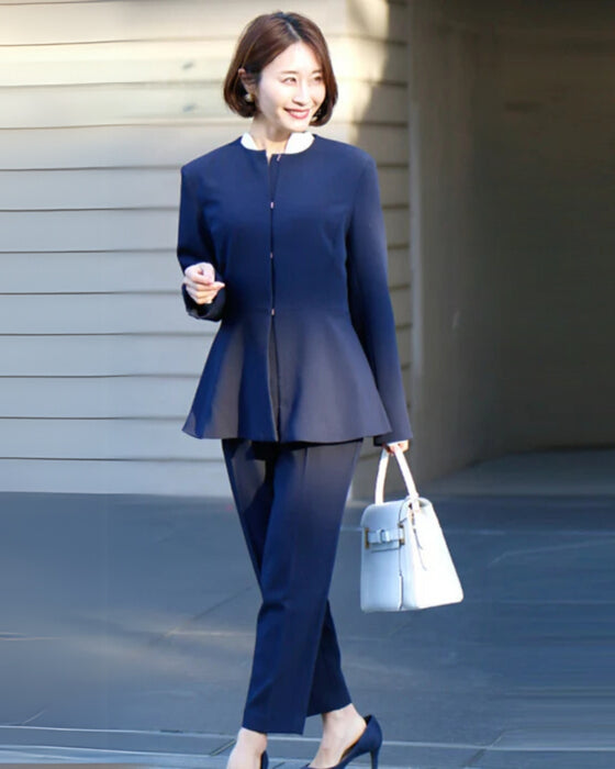 女性らしく細く見せるペプラムスーツ