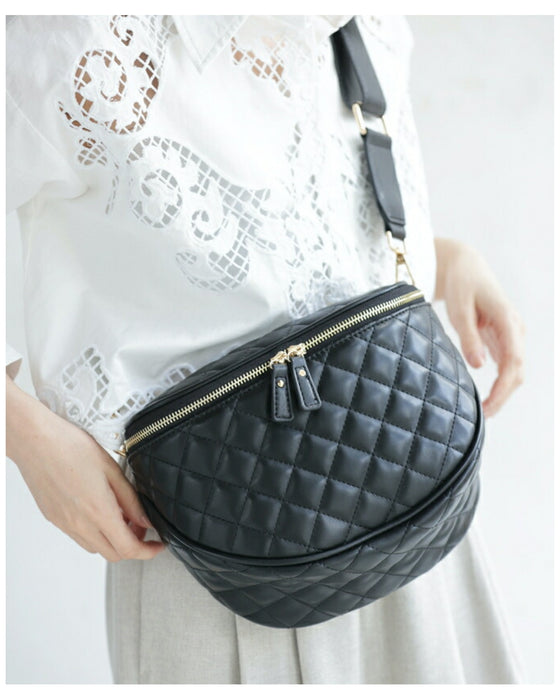 A large capacity quilted body bag that adults can carry with elegance