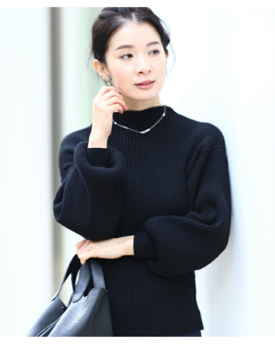 Long sleeve puffy and off-neck knit top
