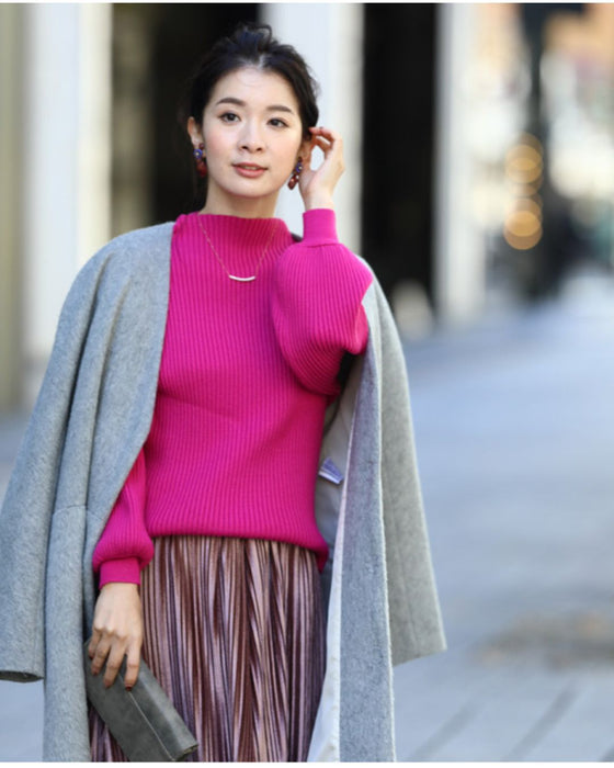 長袖ポワンとオフネックのニットトップス