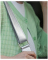 A large capacity quilted body bag that adults can carry with elegance