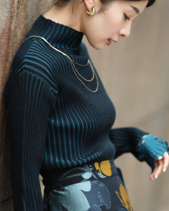 Optical illusion shadow line knit