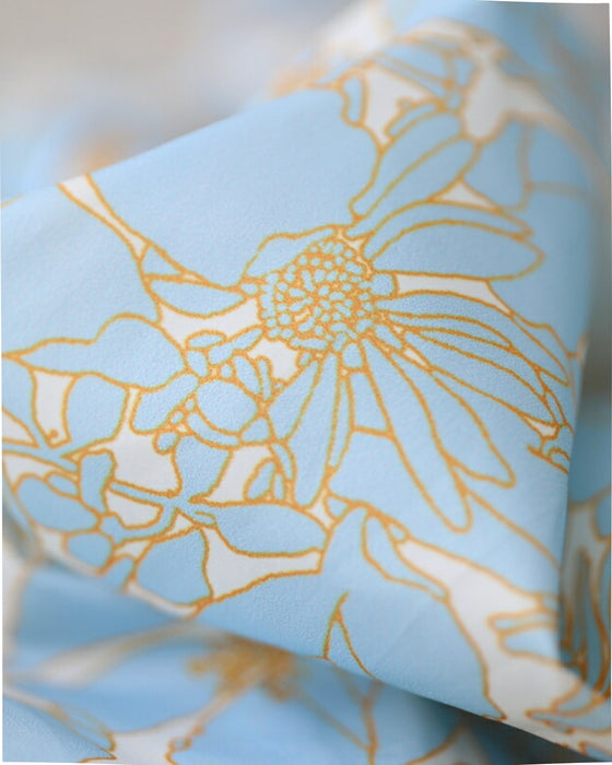 A lightweight parka that is stylish yet UV-resistant, with a UV protection rate of over 97%