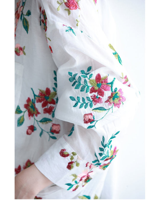 アンティーク風ビジューボタンの花刺繍シャツトップス