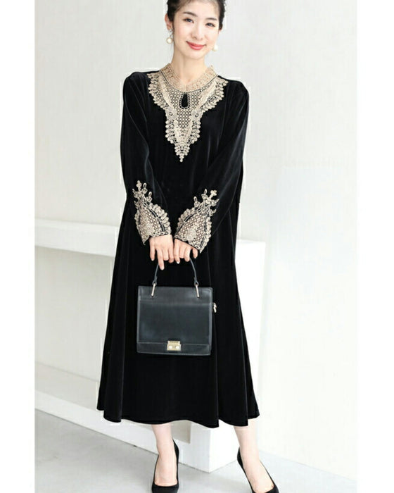 アンティークレースの艶ベロア調ミディアムワンピース