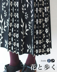  &lt;2 colors available&gt; Flower and walking skirt