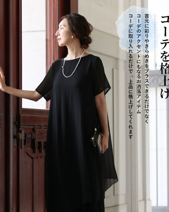 A gorgeous necklace that sparkles freely