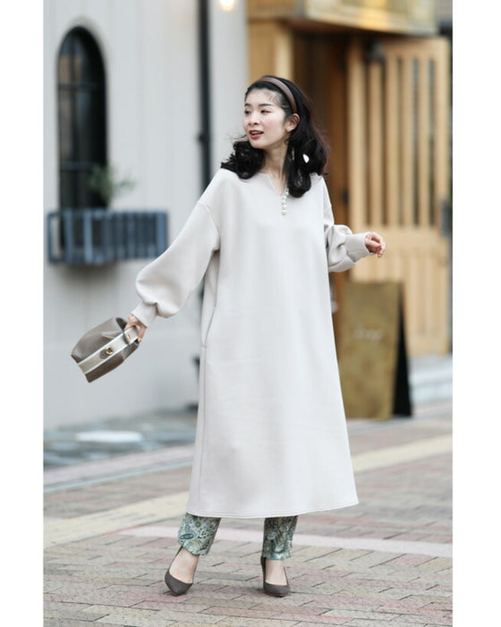 艶めくパールが流れるロングワンピース