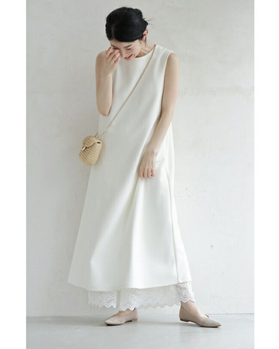 キラキラ瞬くビジューのぺたんこパンプス