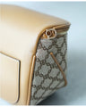 A large-capacity body bag that adults can carry with elegance