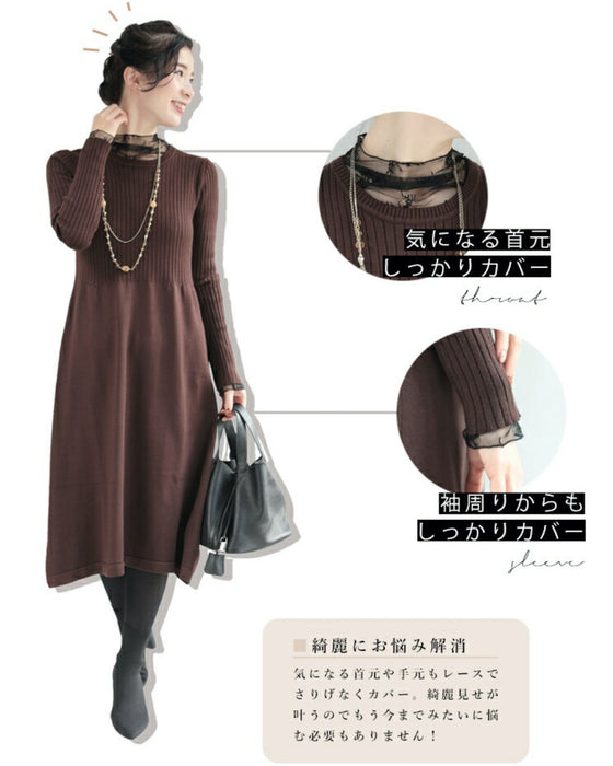 A lace inner that stylishly hides wrinkles around the neck