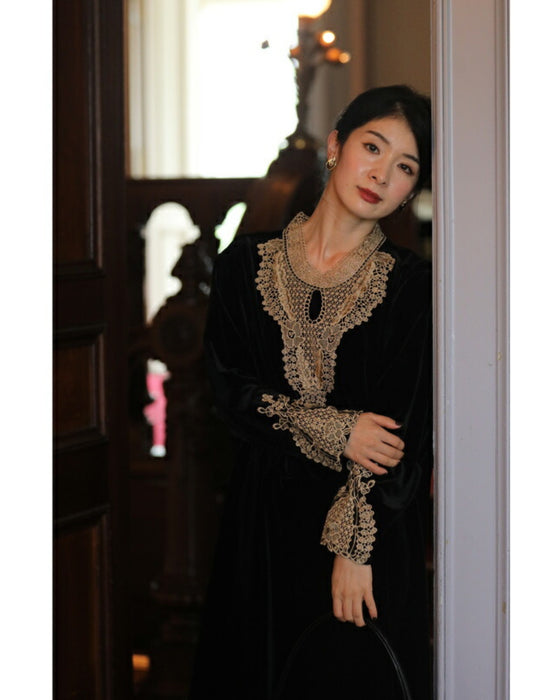 アンティークレースの艶ベロア調ミディアムワンピース