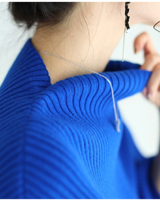 長袖ポワンとオフネックのニットトップス