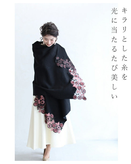 上質な肌触り。立体花刺繍のストール