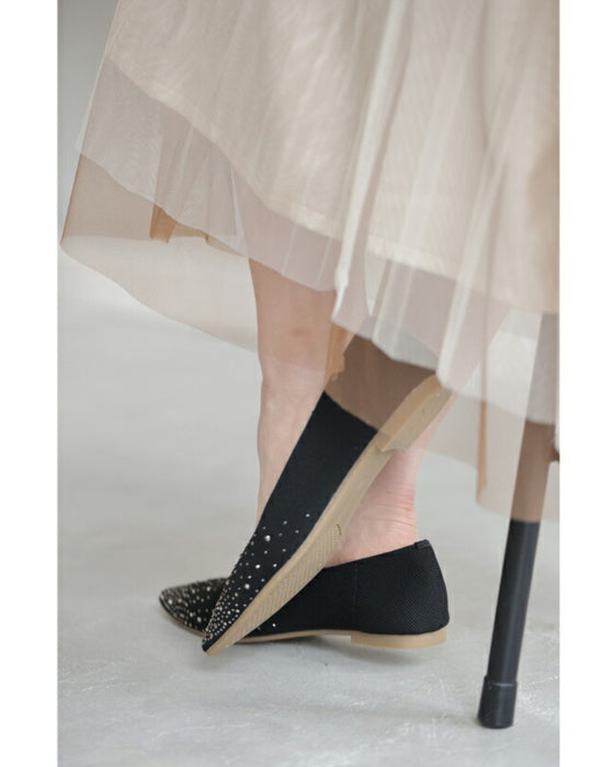 キラキラ瞬くビジューのぺたんこパンプス