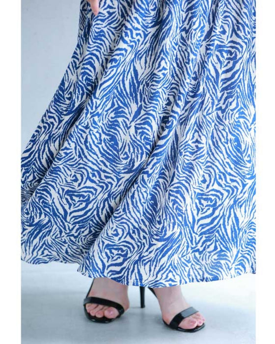 (Petticoat included) A cool and refreshing long skirt with an animal print