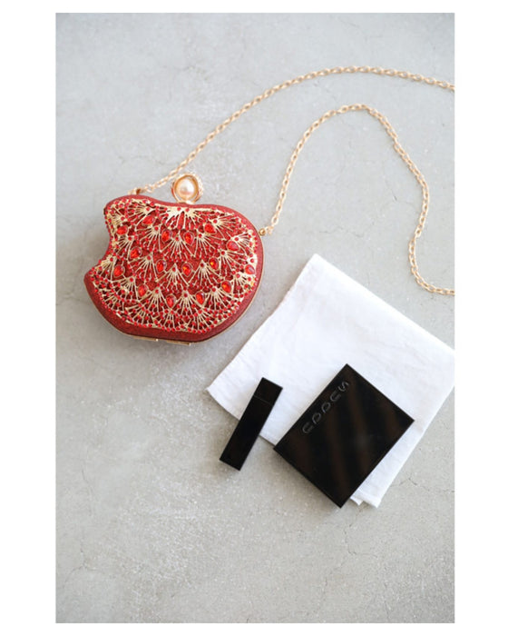 (ショルダーチェーン付き)オリエンタルな装飾が煌めくキラキラりんごミニバッグ