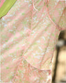 A lightweight parka that is stylish yet UV-resistant, with a UV protection rate of over 97%