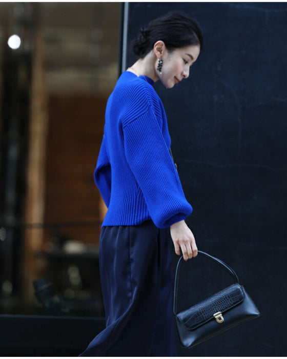 長袖ポワンとオフネックのニットトップス