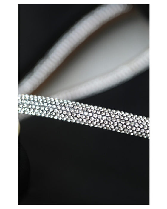 Soft and easy to walk in toe ring style single pearl sandals