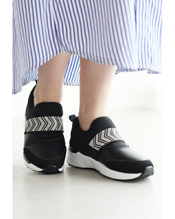 ヒールに疲れた方へ ビジュースニーカー