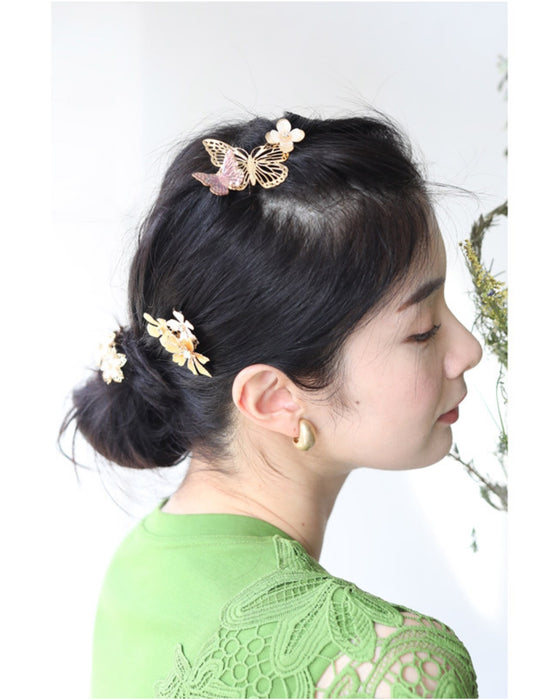いつものスタイルに咲かせる花と蝶々のヘアアクセサリー