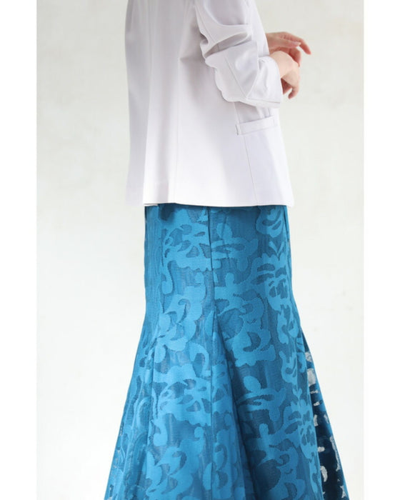 アラベスク模様浮き立つマーメイドラインスカート