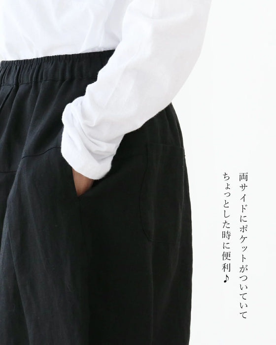 リネン素材のパンツ