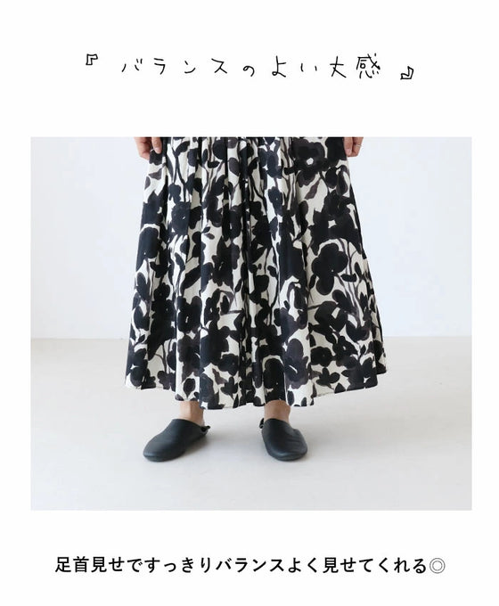 モノクロボタニカルスカート