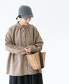 [Sale items cannot be returned or exchanged] A shirt blouse that gives you a sense of security