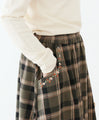 Flannel flare skirt with small flower embroidery