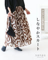 A supple skirt with an Asian feel