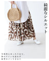 A supple skirt with an Asian feel