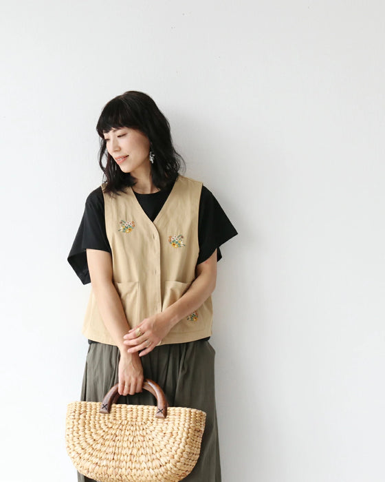 アウトドアにも◎花刺繍ベスト