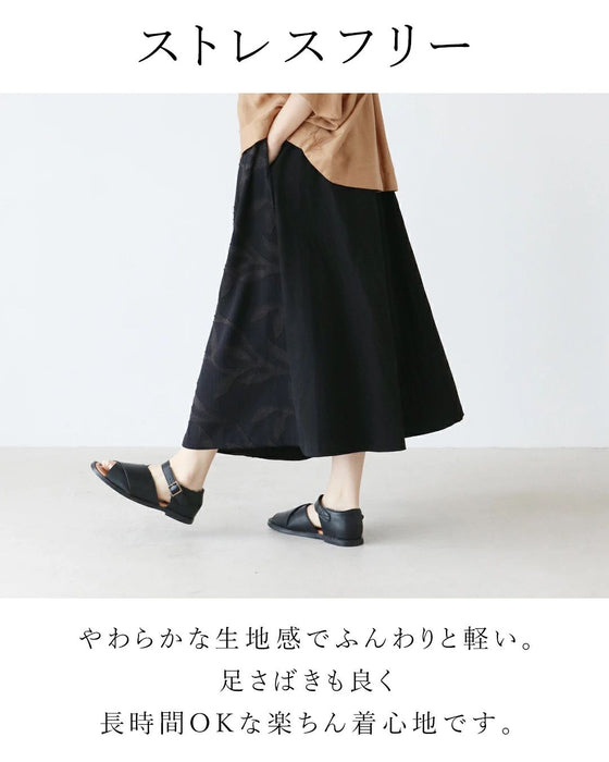 A chic and gorgeous skirt that sways in the wind