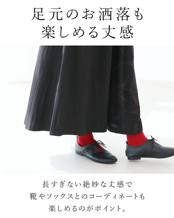 A chic and gorgeous skirt that sways in the wind