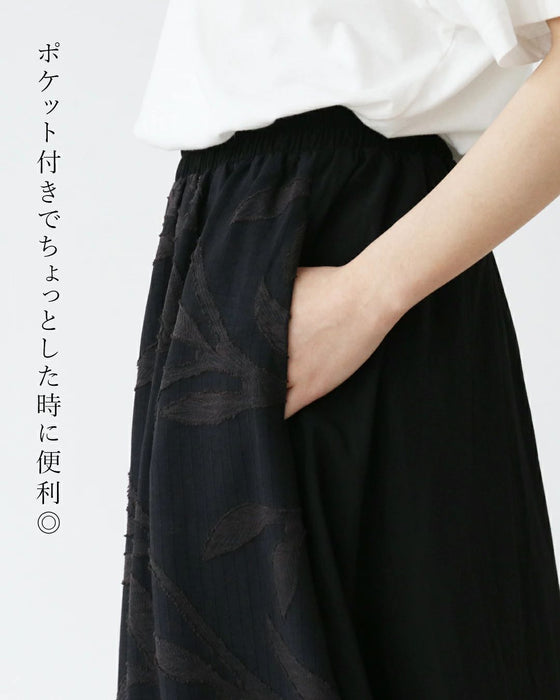 A chic and gorgeous skirt that sways in the wind
