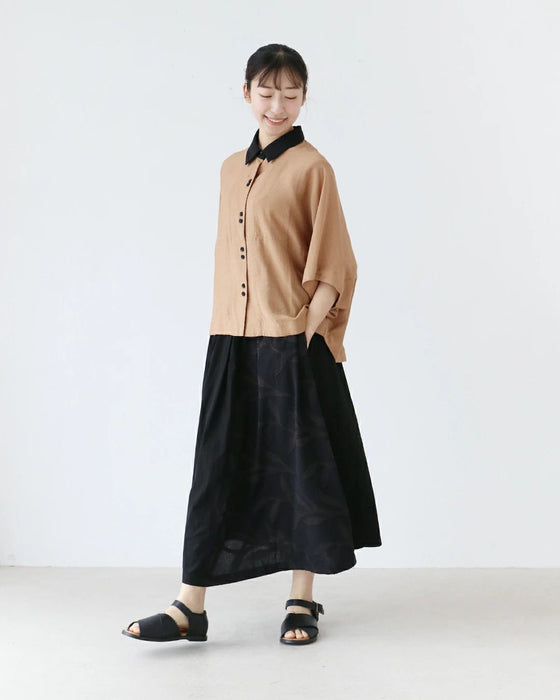 A chic and gorgeous skirt that sways in the wind