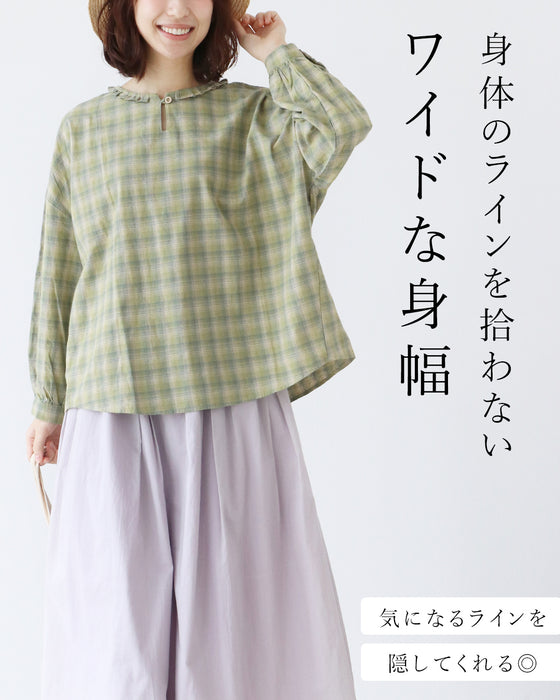 顔周りをパッと惹き立てるひとさじの愛らしさを ブラウス