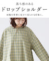顔周りをパッと惹き立てるひとさじの愛らしさを ブラウス