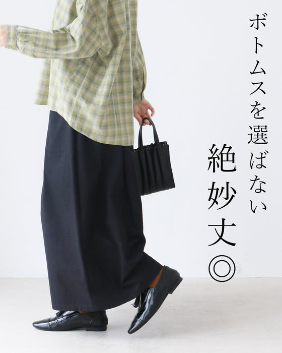 顔周りをパッと惹き立てるひとさじの愛らしさを ブラウス