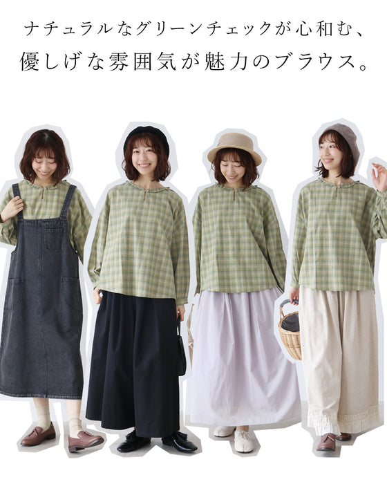 顔周りをパッと惹き立てるひとさじの愛らしさを ブラウス