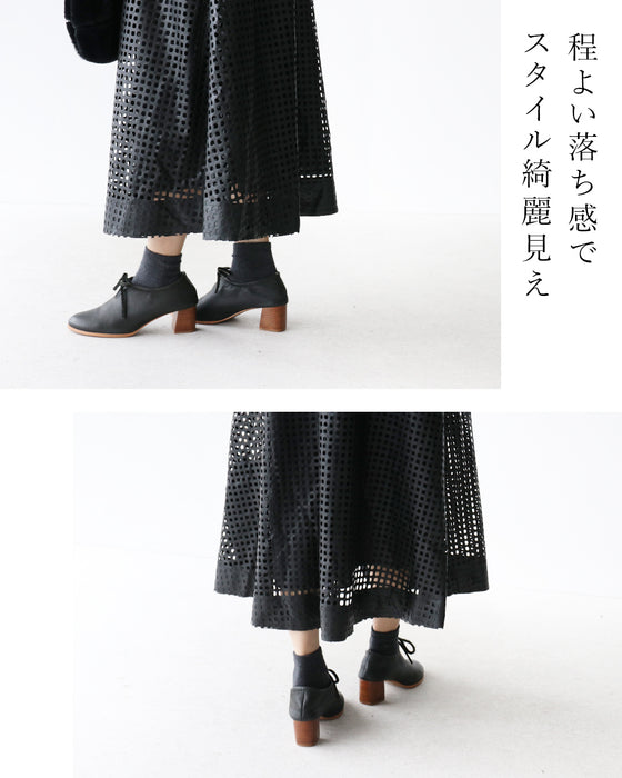 透かして楽しむ お洒落フェイクレザースカート
